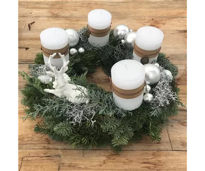 Adventskranz Schneezauber weiß-silber aus frischen Zweigen, Ø 40 cm