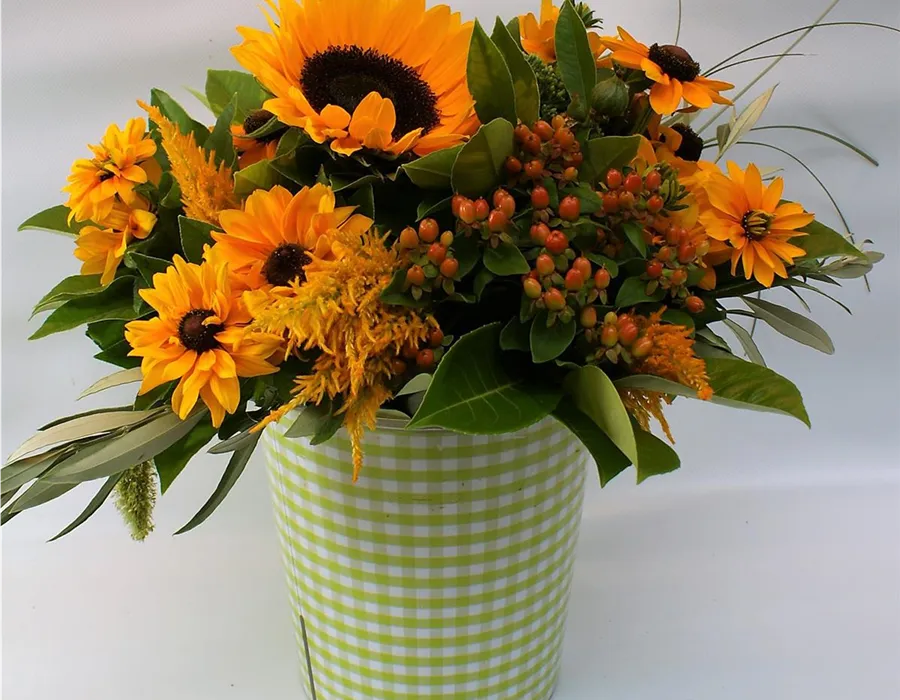 Sommerlicher Strauß mit Sonnenblumen