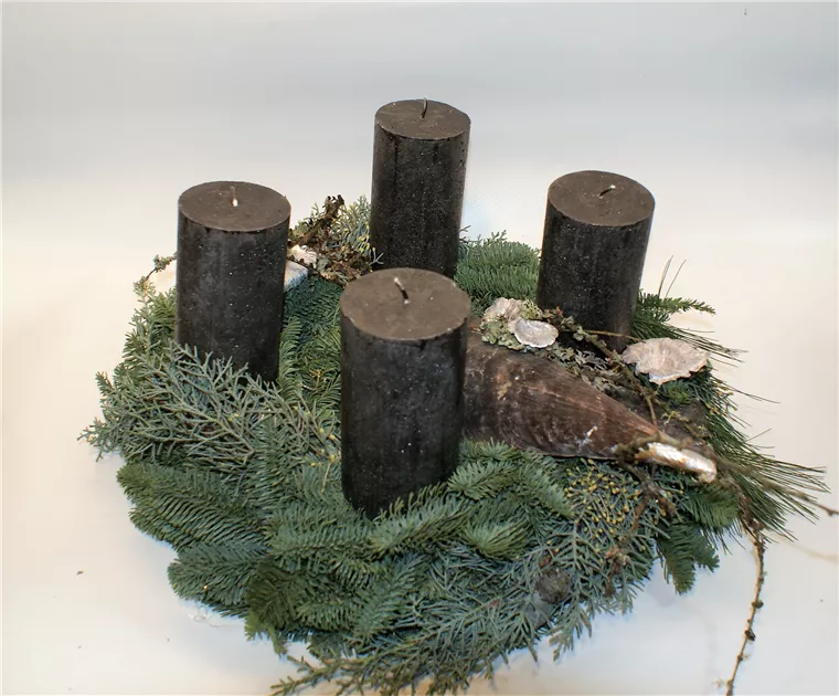 Adventskranz Nero aus echtem Tannengrün