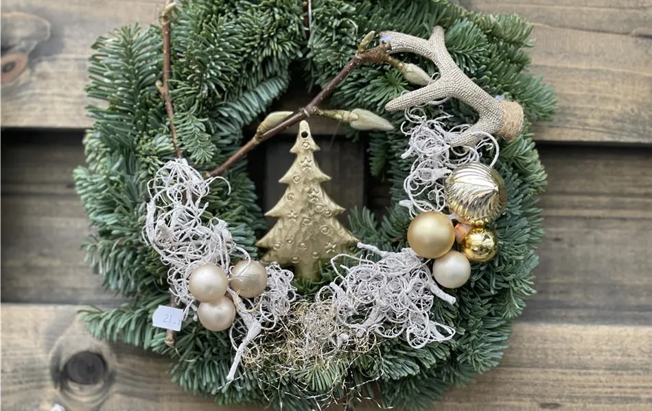 Winterlicher Türkranz oder Wandkranz "Golden Fir"