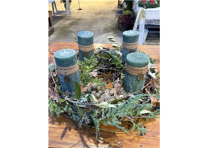 Adventskranz Piniengrün – Natur Edition mit Moos und Zapfen, verschiedene Größen