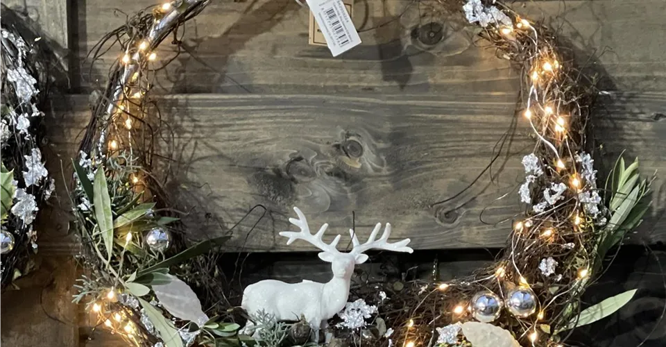 Loop Wandkranz Hirsch Winterlicher Loop mit Hirsch und Lichterkette