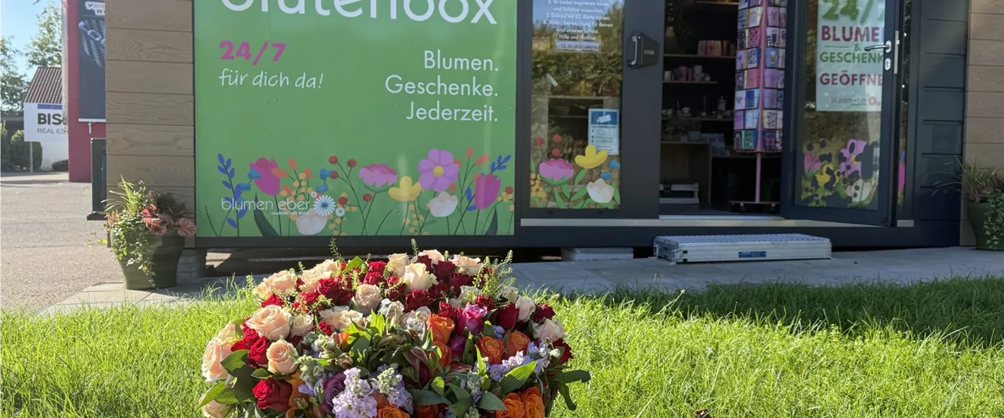 Ebers Blütenbox Günzburg mit Rosenstrauß im Eimer